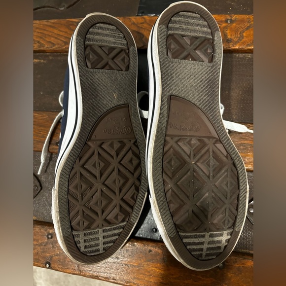 Chuck Taylor Converse - Picture 3 of 4